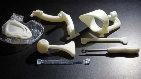 3D Printer Structure and Its Applications in the Medical Field 5 Using 3D printing to manufacture specialized surgical instruments